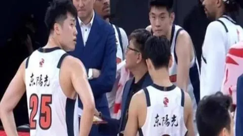 特朗普手背瘀青大面积现引广泛关注